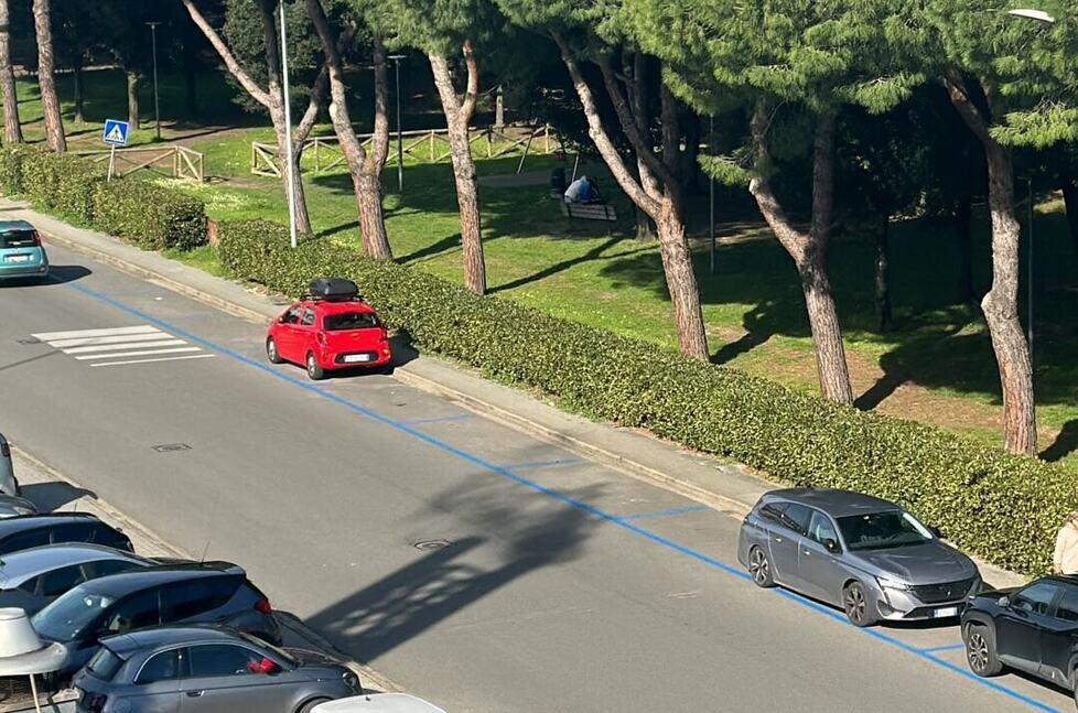 Pisa, dietrofront al complesso Marchesi: «Le strisce blu non sono valide»