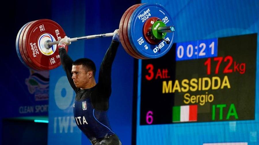 Il pesista sardo Sergio Massidda durante la gara di Coppa del mondo a Phuket (Thailandia)