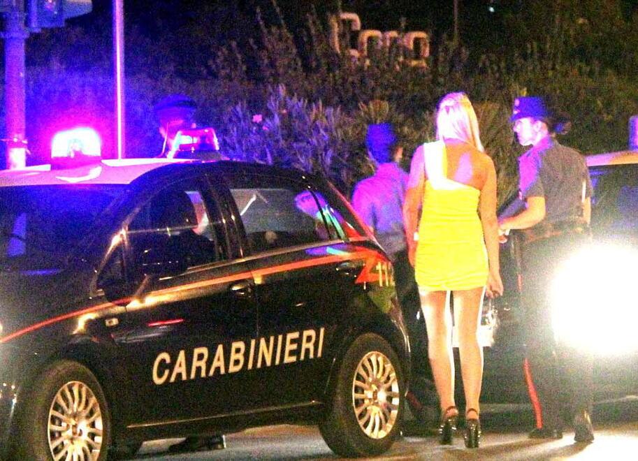Ferrara, non voleva più prostituirsi. «Picchiata, ho abortito»