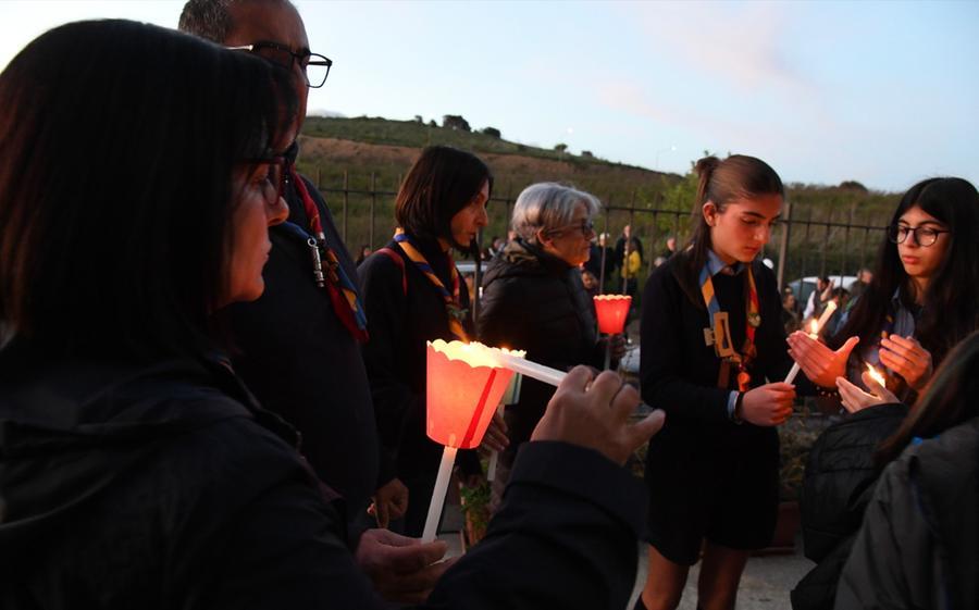 Un fiume di fiaccole a Nuoro in ricordo di Patryk Zola e Ythan Romano