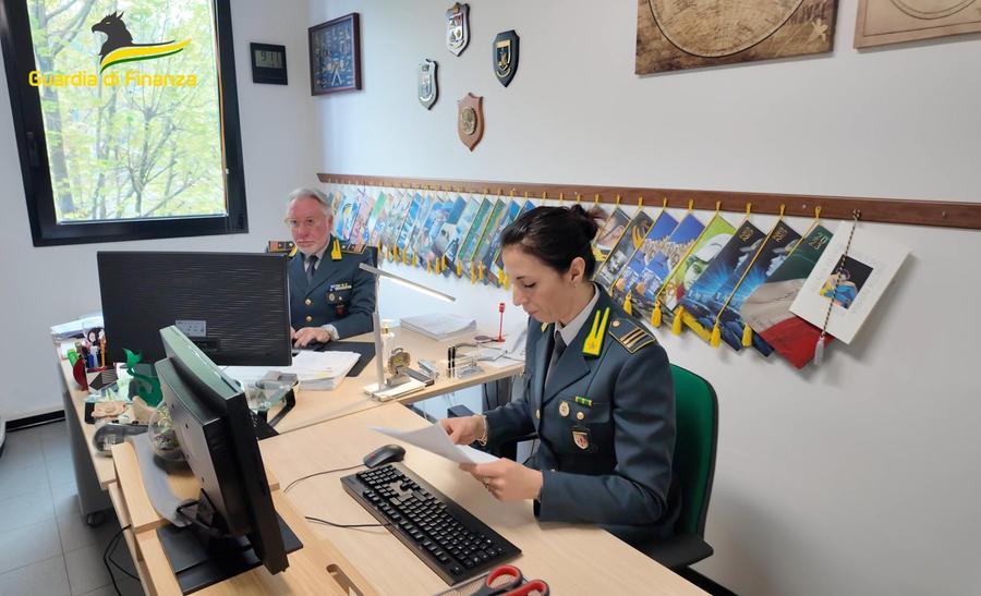 Prato, azienda impiega oltre 100 dipendenti senza pagare i contributi