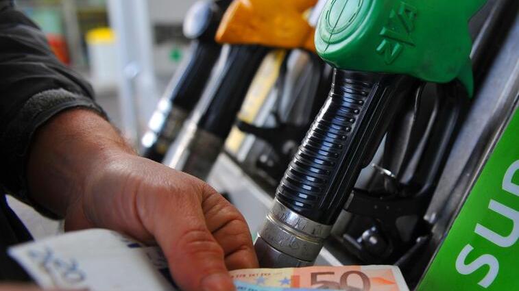 Modena, i prezzi della benzina tornano a salire e il “self” sfiora i due euro al litro<br type="_moz" />