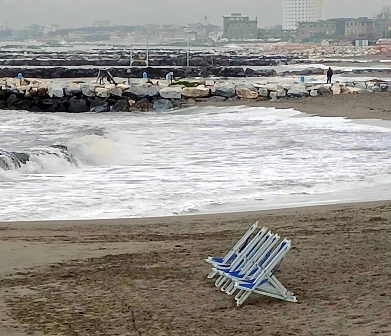 Massa, in arrivo 11mila metri cubi di sabbia: ecco come cambieranno le spiagge