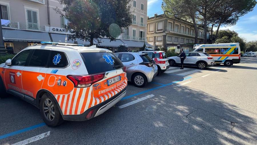 L'intervento all'albergo di viale Verdi (foto Paolo Nucci)