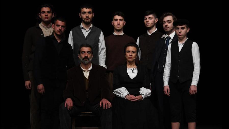 Il cast durante le prove a Nuoro