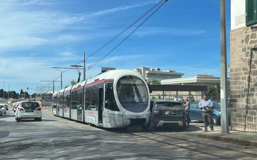 Sassari, suv va a sbattere contro Sirio davanti a Santa Maria: un ferito