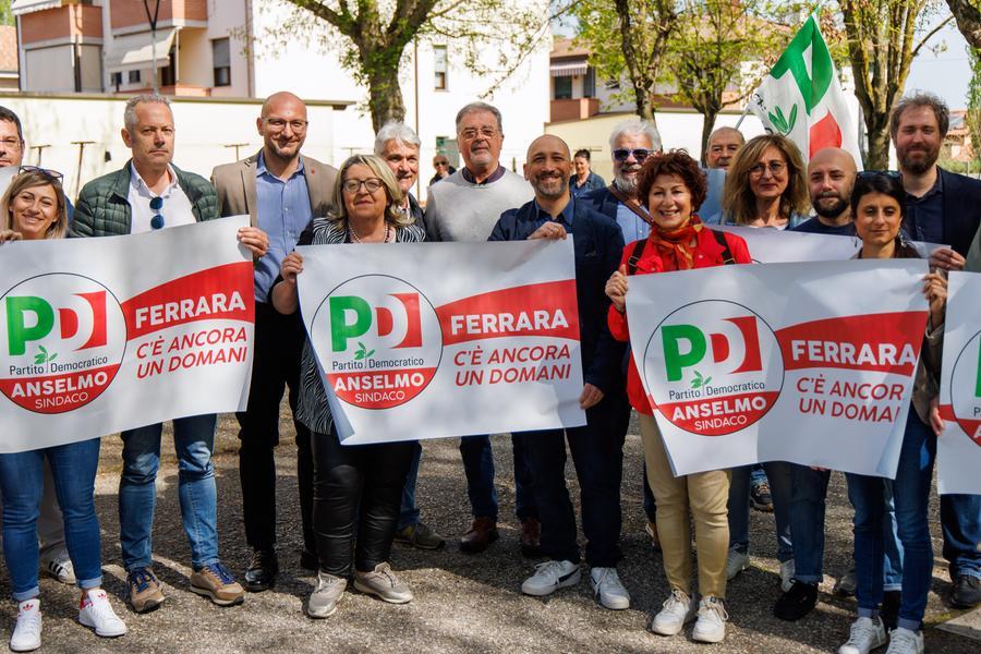 Elezioni a Ferrara, a Gaibanella il Pd presenta il simbolo pro Anselmo