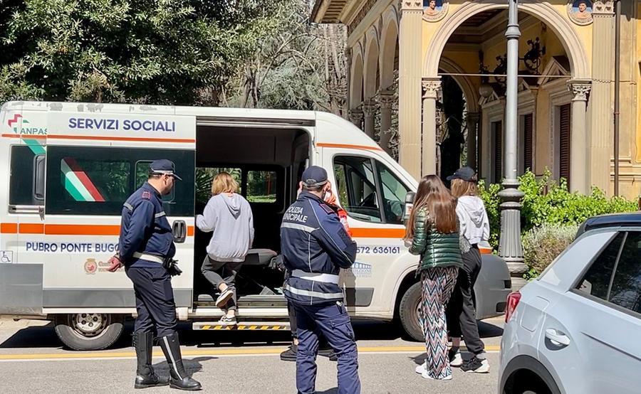 
	I soccorsi agli studenti intossicati (Foto Nucci)

