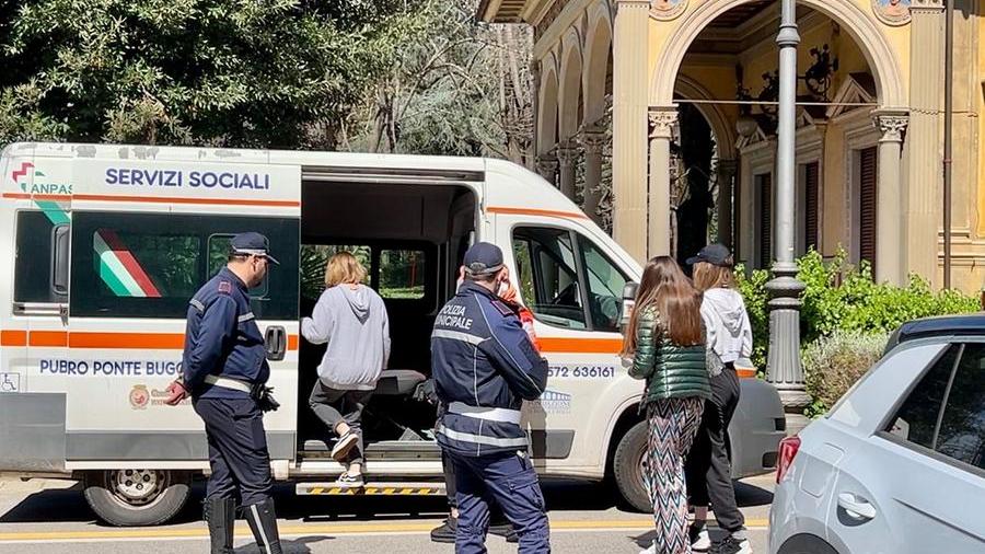 I soccorsi agli studenti intossicati (Foto Nucci)