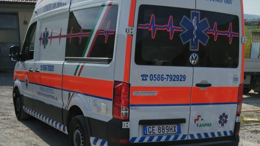 Castellina, si ustiona mentre brucia gli sfalci con la benzina: grave una 75enne