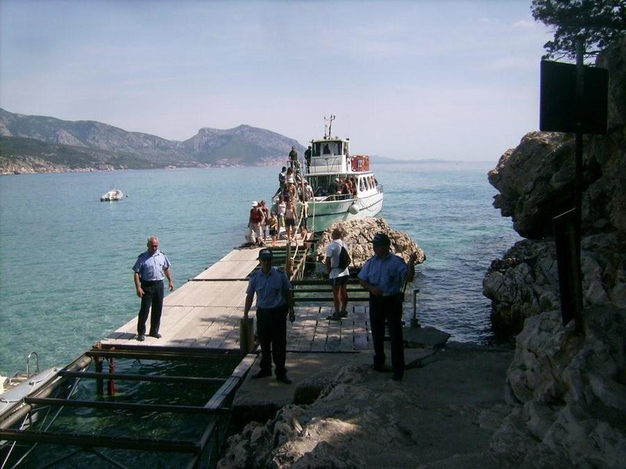 
	Il vecchio pontile di Cala Luna in una immagine di repertorio di diversi anni fa

