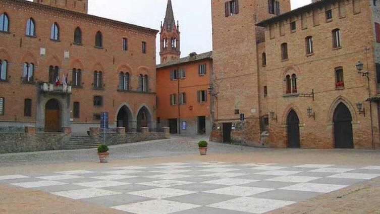 Cremonini, Ferrari e Orsini, i tre imprenditori rimetteranno a nuovo la piazza di Castelvetro<br type="_moz" />