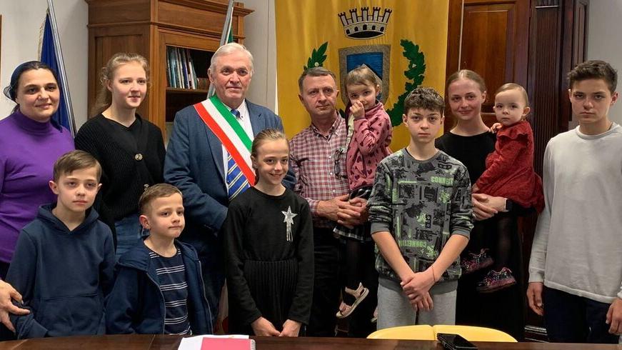 Mirandola, in fuga dal conflitto con i nove figli: la famiglia ucraina ora ha una casa<br type="_moz" />