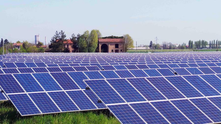 
	Un parco fotovoltaico (foto d'archivio)

