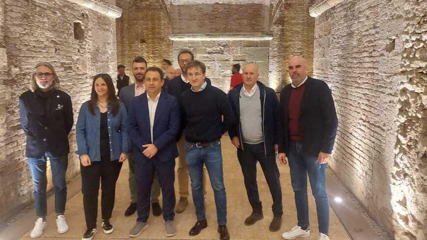 L’Ad rossonero Ray Lo Faso al centro con i dirigenti di Kappa, David Corti di Studio Sport e Nico Giusti della Fosber