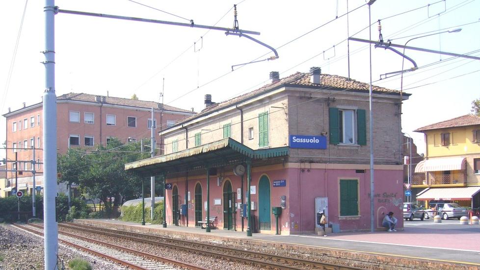 Sassuolo, tentò di violentare due 17enni: patteggia due anni di pena