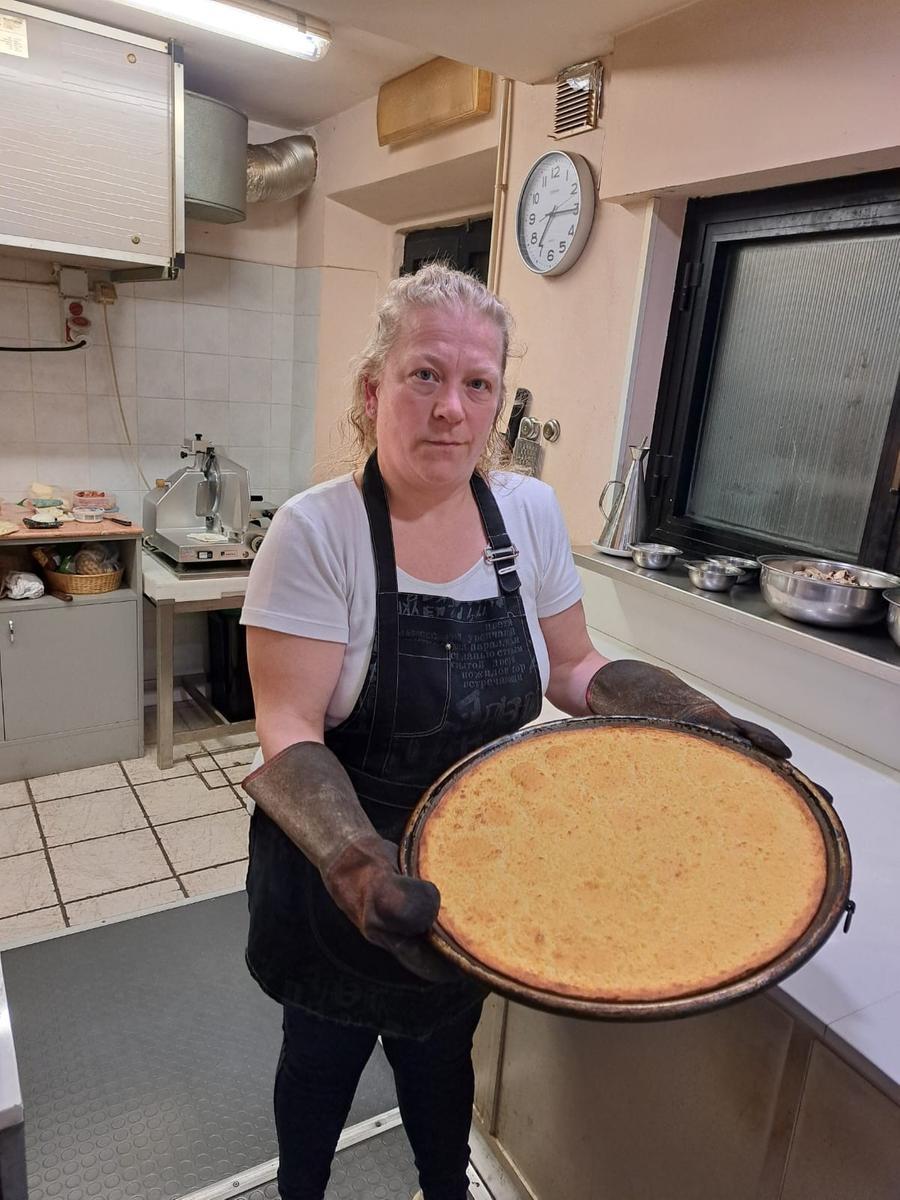 Stesse teglie da mezzo secolo: così nasce la cecina di Chiara