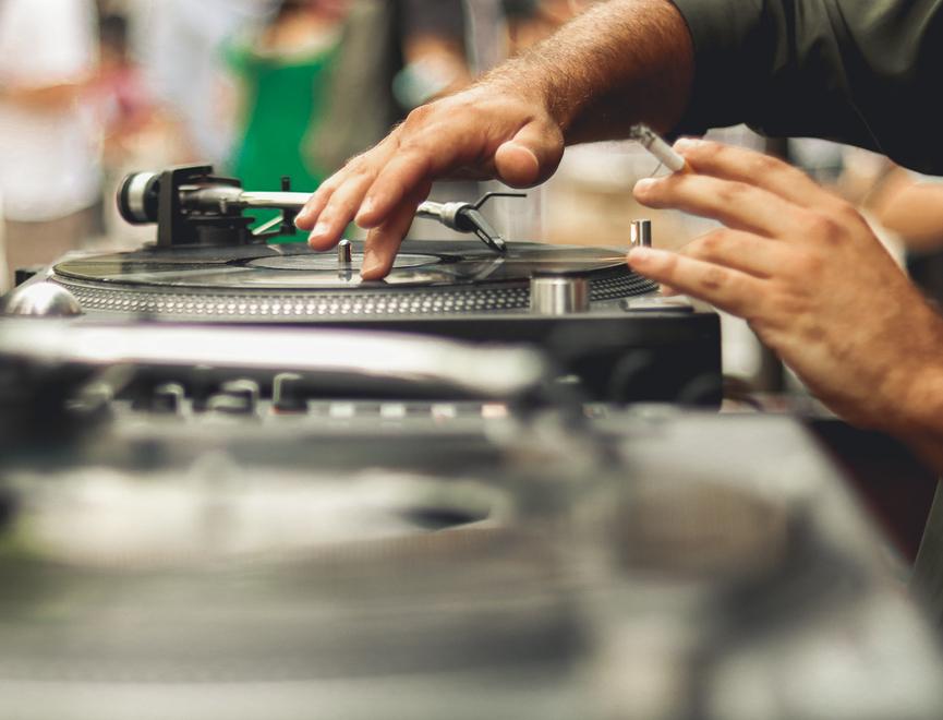 Vyni in piazza San Prospero tra mercatini del disco e bollicine