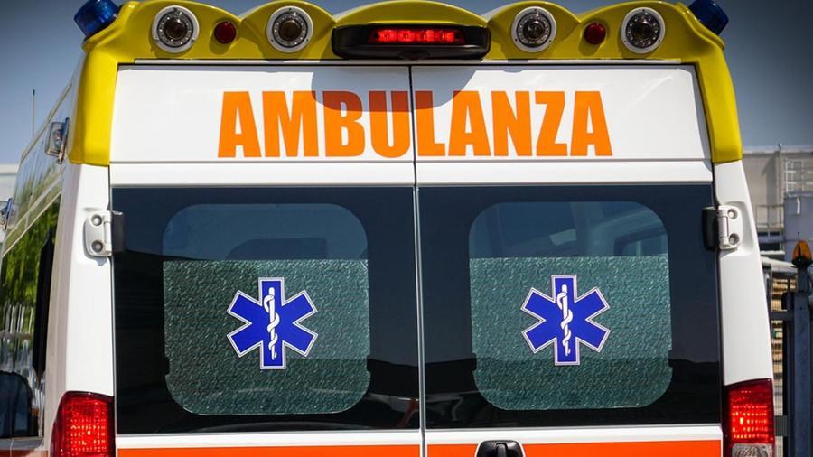 Pisa, scontro tra auto e moto: un minorenne in ospedale
