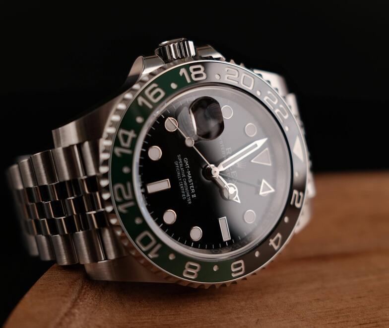 Lucca, paga un Rolex mai consegnato: due indagati per truffa<br>
