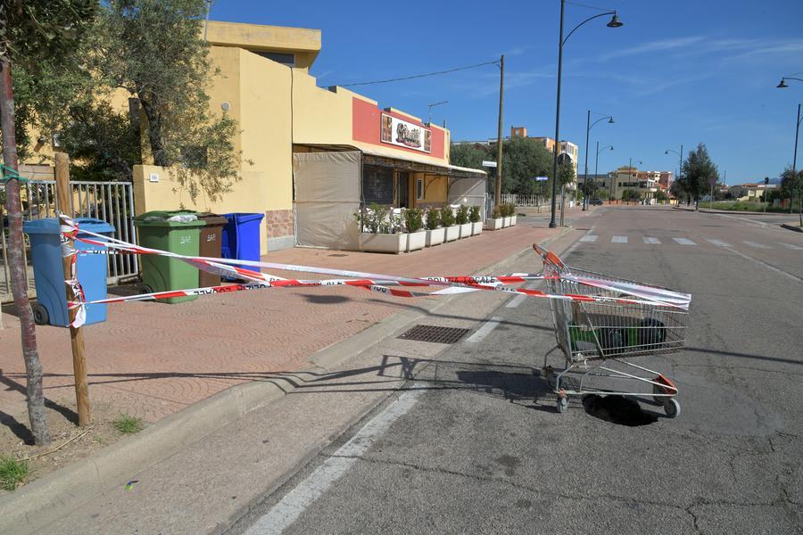 Olbia, al posto delle transenne un carrello della spesa