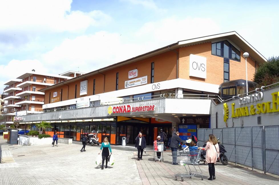 Ruba superalcolici e formaggio, arrestato a Sassari