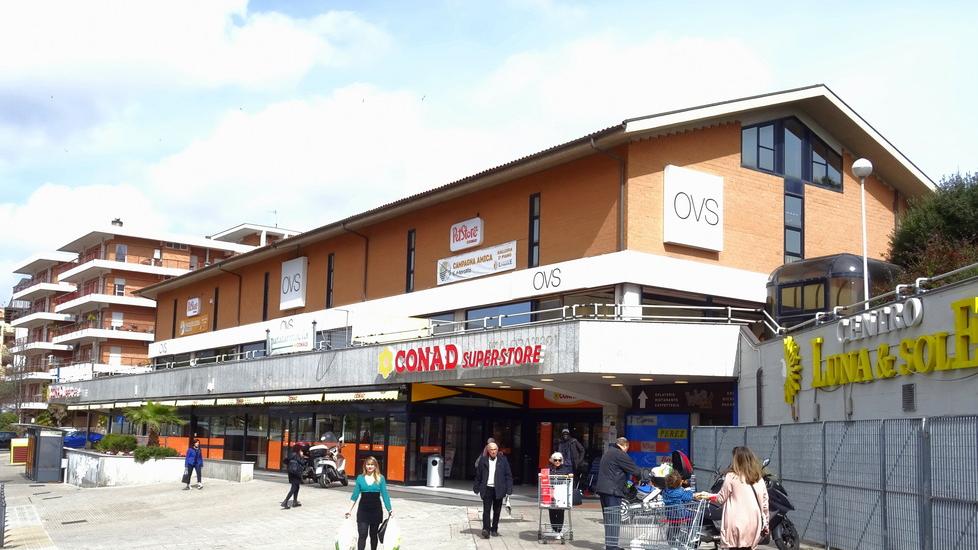 Ruba superalcolici e formaggio, arrestato a Sassari