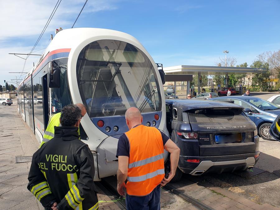 
	Le immagini dell'ultimo incidente, venerd&igrave; 5 aprile, che hanno coinvolto il tram Sirio

