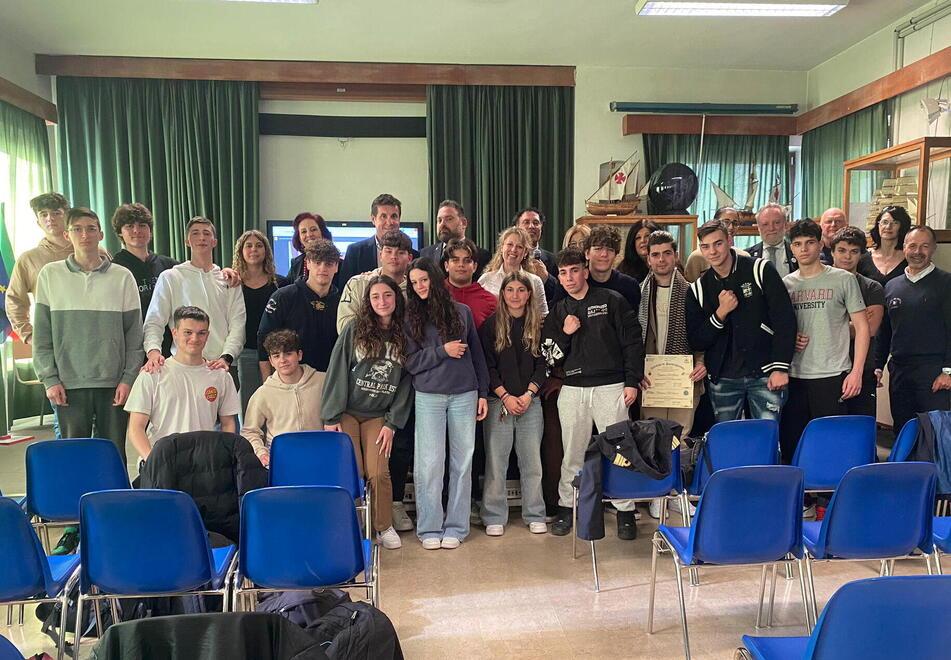 Perfetti naufraghi ed esperti del meteo: al Nautico di Livorno studenti sempre più lupi di mare<br>
