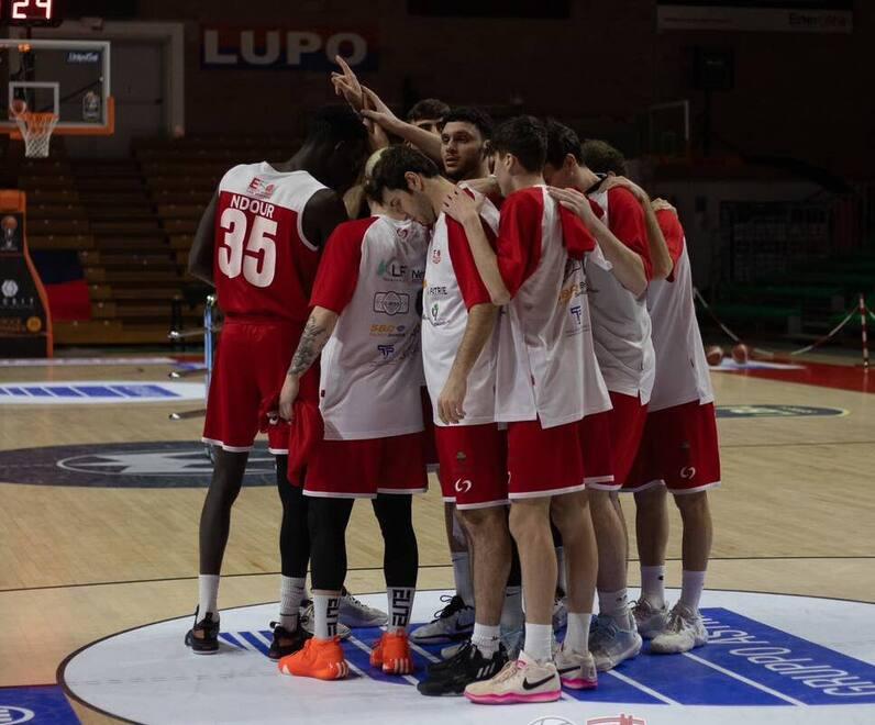 L’abbraccio del gruppo targato Etrusca San Miniato
