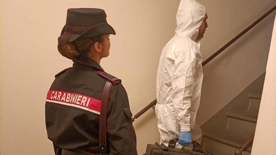 Scrittore aggredito a Lucca, le accuse al medico indagato per tentato omicidio: «Prima il sonnifero, poi i pugni». I soldi il movente