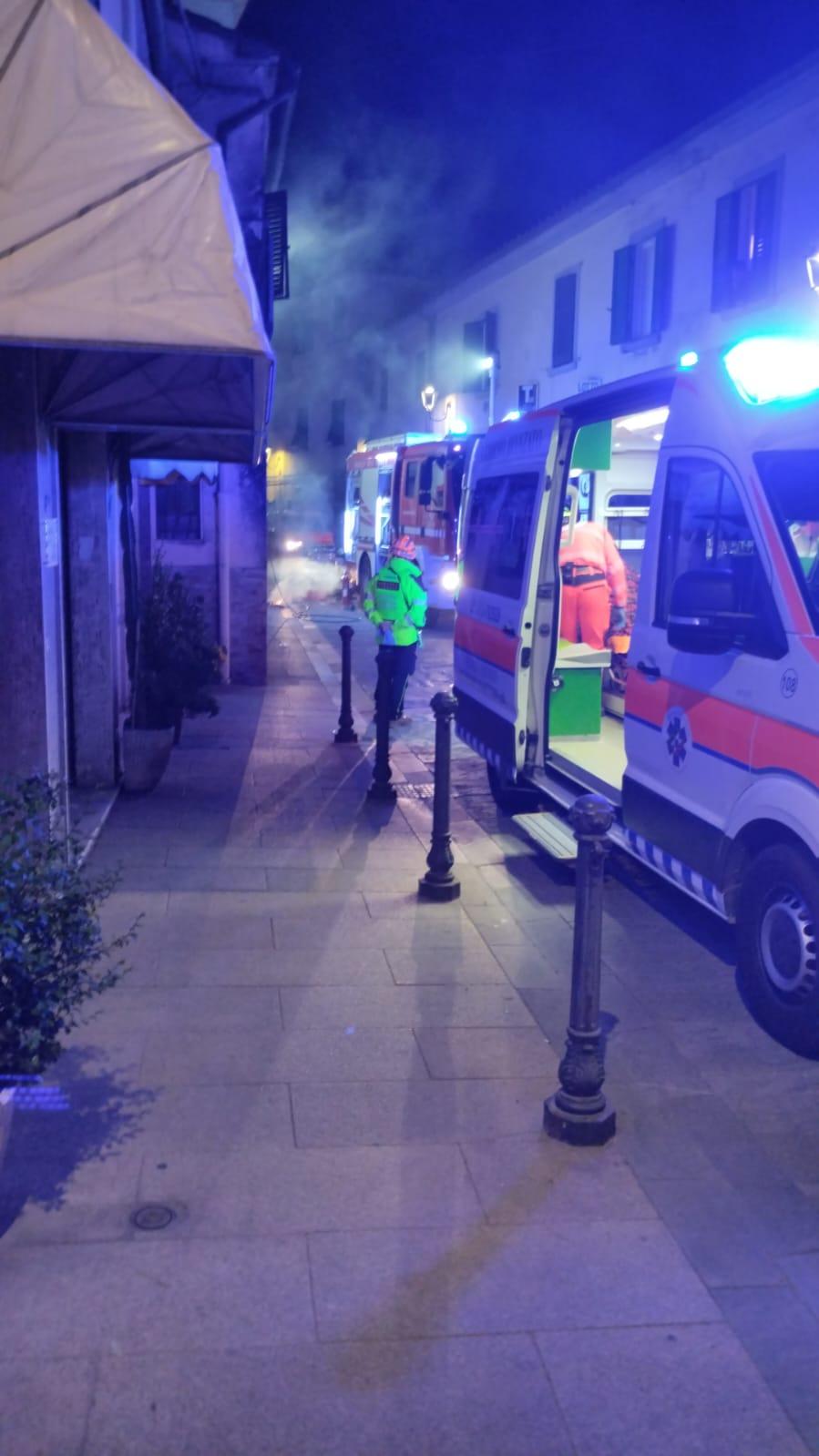 Rosignano, va a fuoco una coperta elettrica: soccorsa una novantenne