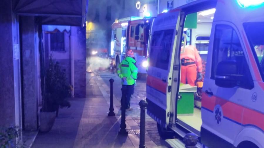 Rosignano, va a fuoco una coperta elettrica: soccorsa una novantenne