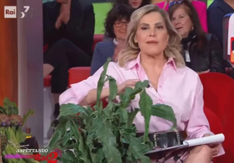 Simona Ventura in onda con metà viso bloccato: cosa è successo alla conduttrice tv