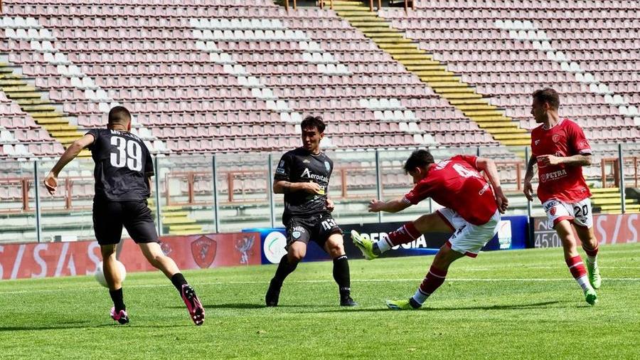 Serie C, ennesimo ko per l’Olbia: 3-0 in casa del Perugia
