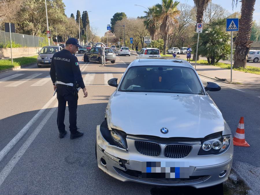 
	L'incidente in via Pirandello (foto Ivan Nuvoli)

