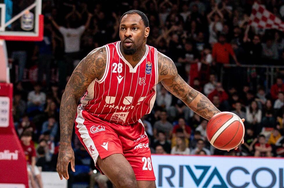 Unahotels, duello decisivo