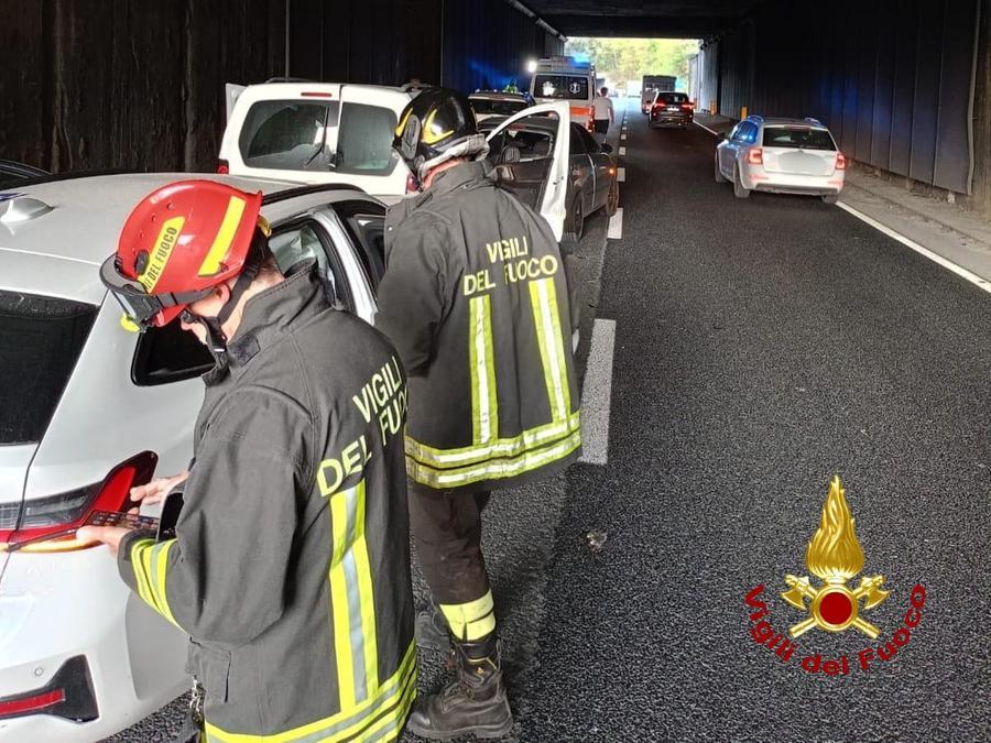 
	L'intervento dei vigili del fuoco per l'incidente in galleria

