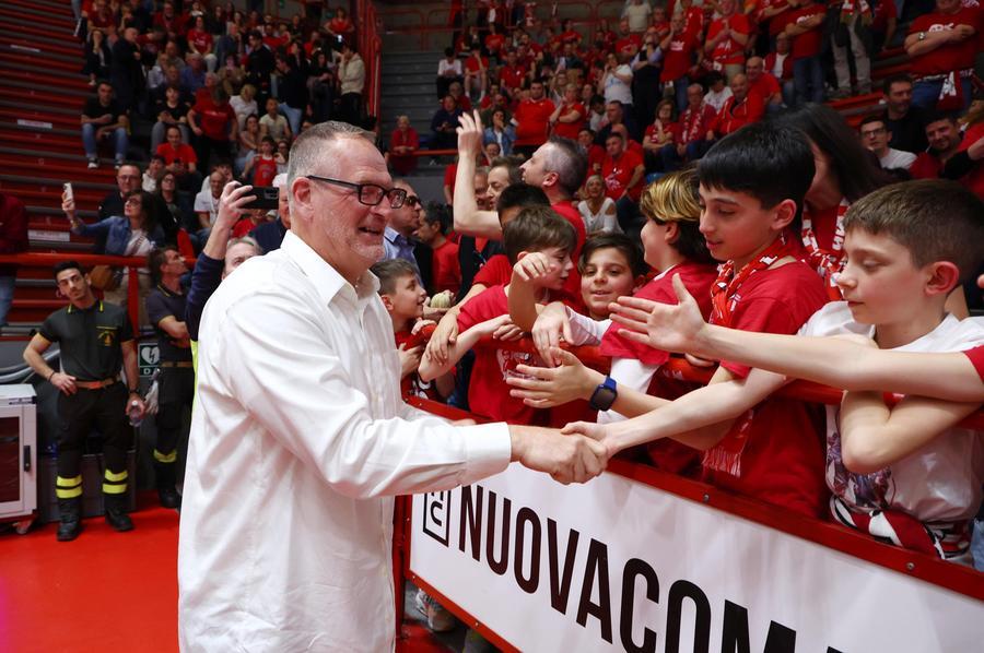 Basket, Pistoia vince davanti al nuovo presidente Rowan – Video