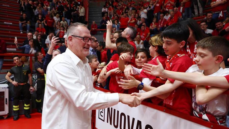 Basket, Pistoia vince davanti al nuovo presidente Rowan – Video