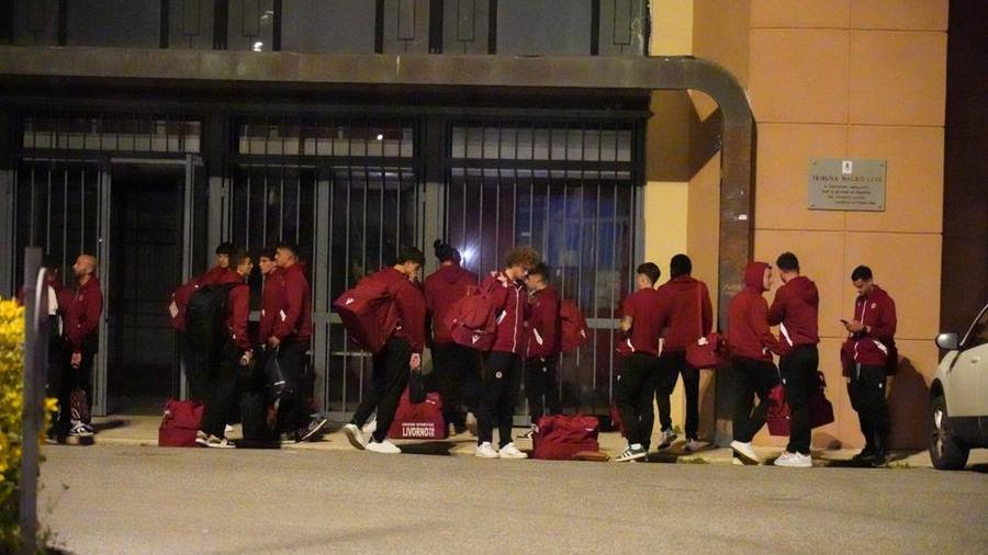 Livorno calcio, giocatori chiusi allo stadio fino alle 22: cosa è successo negli spogliatoi dopo il pari col Montevarchi