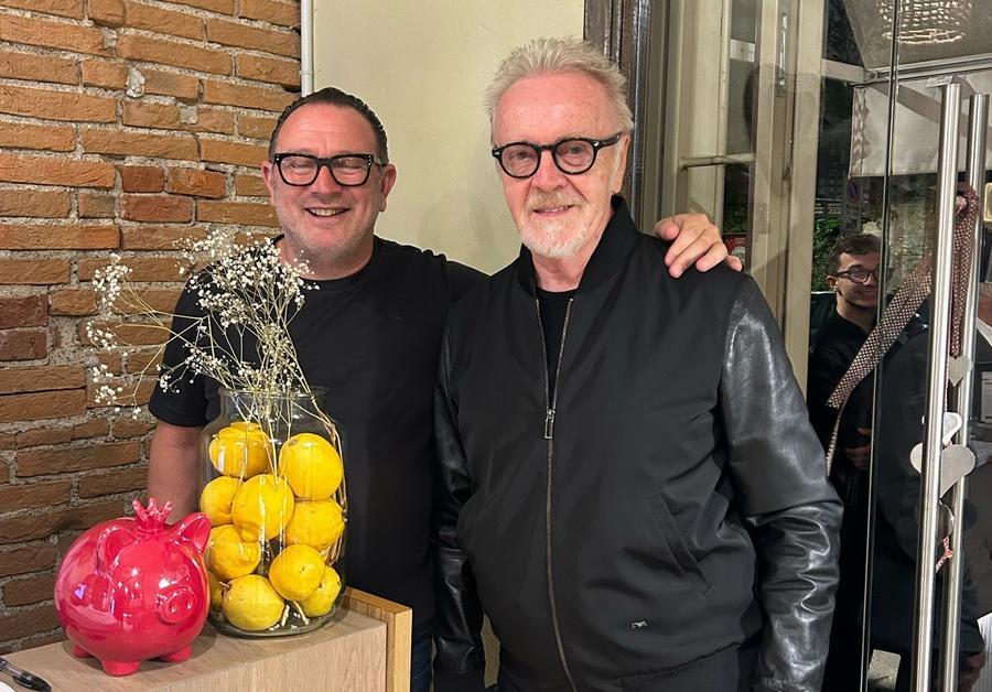 
	Il titolare Fabio Barnini insieme a Umberto Tozzi

