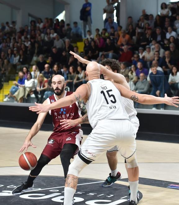 La Libertas si mangia la bufala: il blitz a Caserta tiene gli amaranto al secondo posto