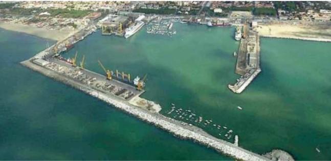 
	Uno scorcio del porto di Marina di Carrara

