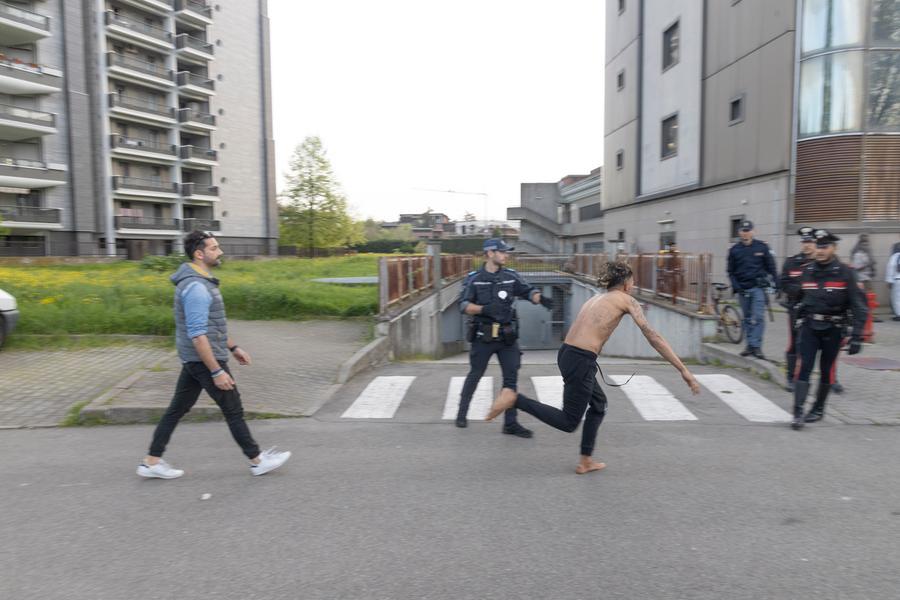 Modena, scontri alle Costellazioni: sei feriti