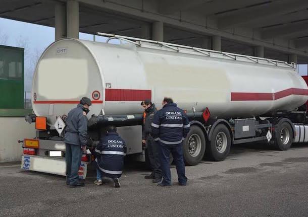 Sequestrati in Toscana 18mila litri di gasolio ai distributori: «Carburante non conforme»