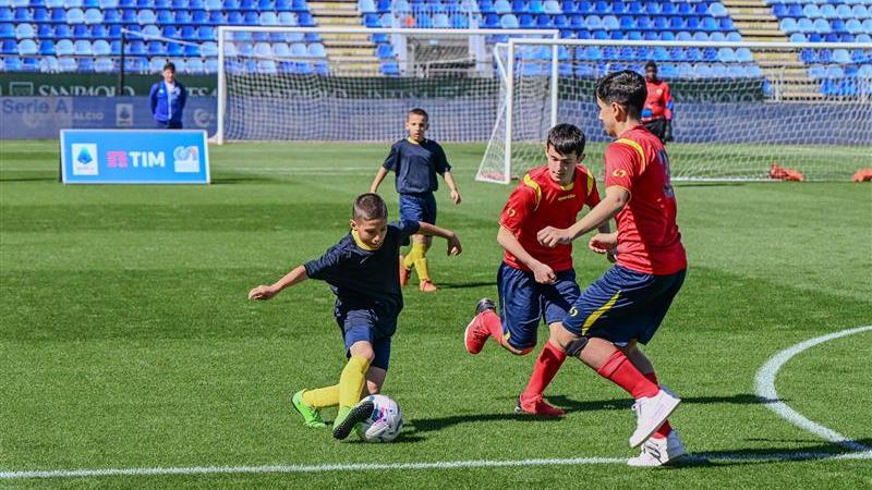 Bambini in campo contro il razzismo alla Domus di Cagliari
