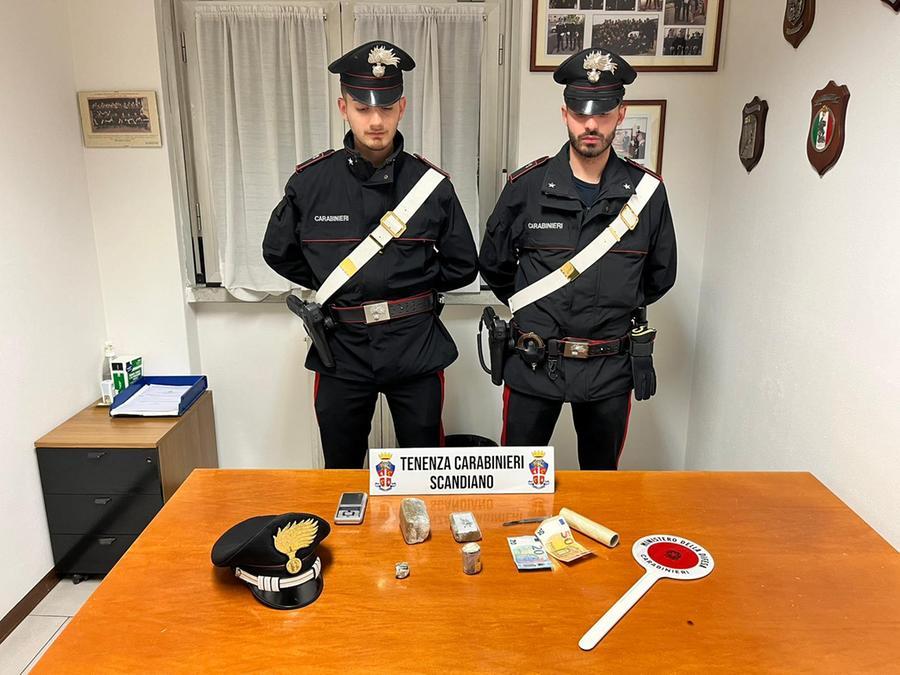 Fa un incidente e lo trovano con oltre 3 etti di hascisc, 59enne arrestato