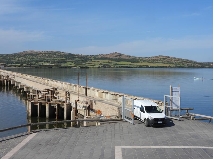 
	Il ponte sullo stagno di Marcedd&igrave;

