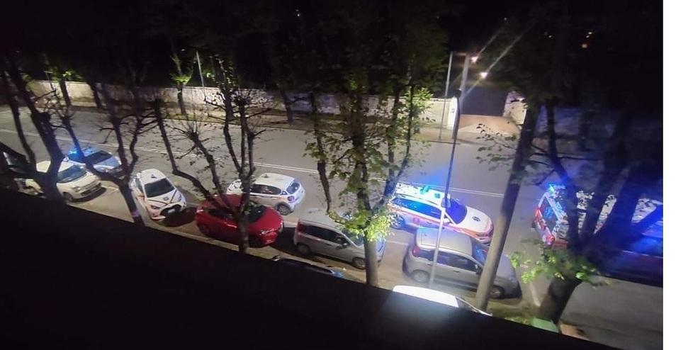 Carrara, cerca di sfondare la porta: avvocato costretto a barricarsi in casa. Il racconto di 20 minuti di terrore<br>
